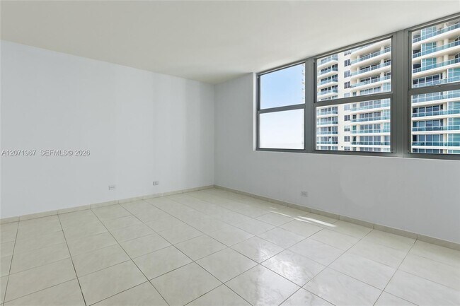 Building Photo - 5055 Collins Ave