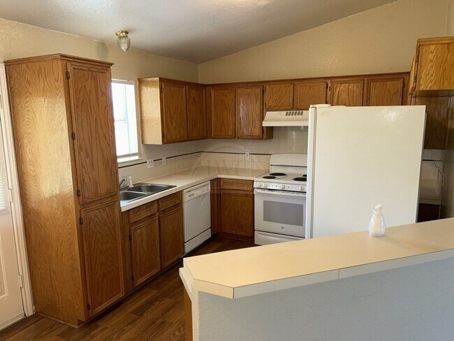 Building Photo - 3816 Sawtooth Dr