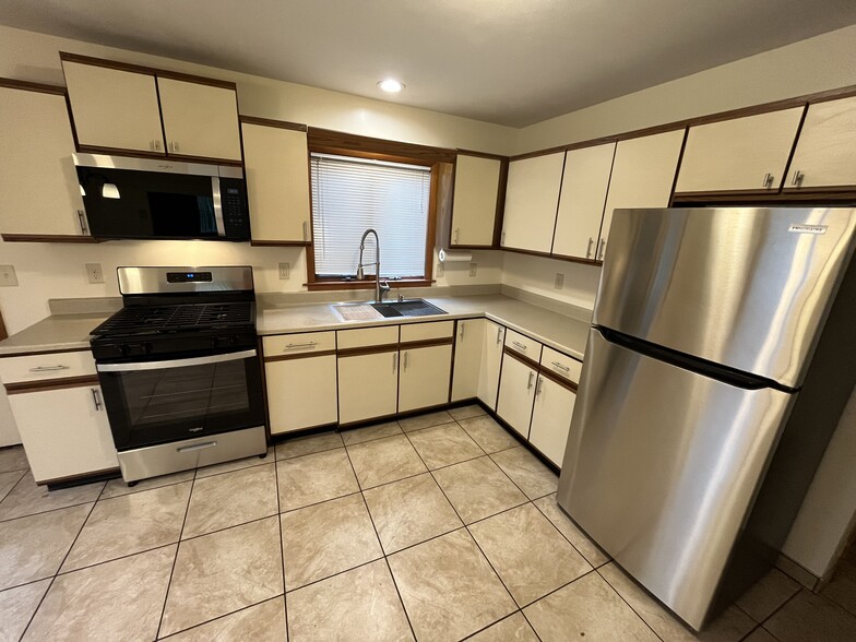 Kitchen - 419 Frey Ave