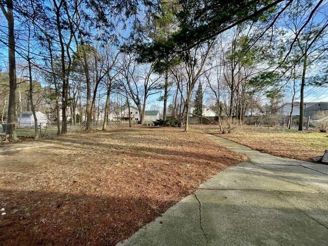 Building Photo - Three Bedroom Ranch in Northeast Grand Rapids