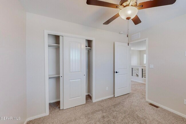 Building Photo - 516 Logwood Ave