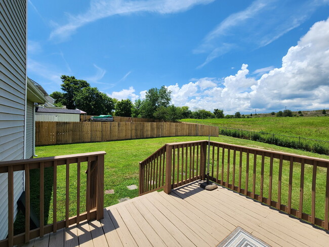 Building Photo - Station Camp Schools zoning! 3 bed with bonus room! Pet friendly!