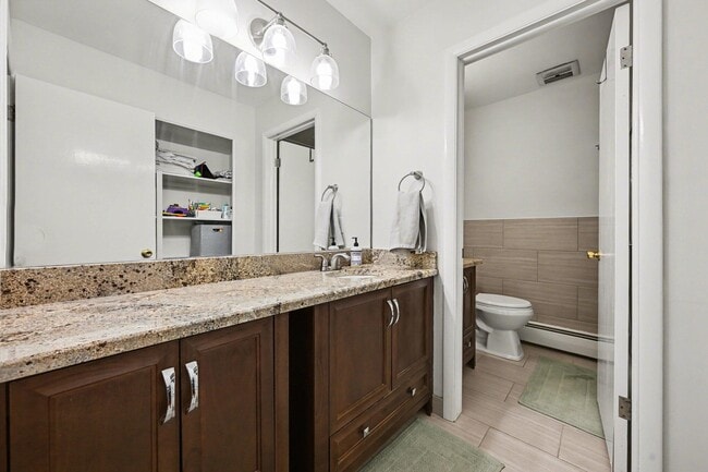 Building Photo - 1245 Island Dr