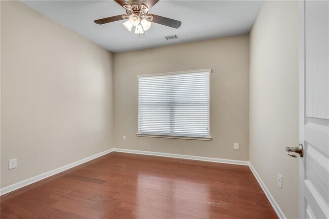 Building Photo - 270 Woods Creek Dr