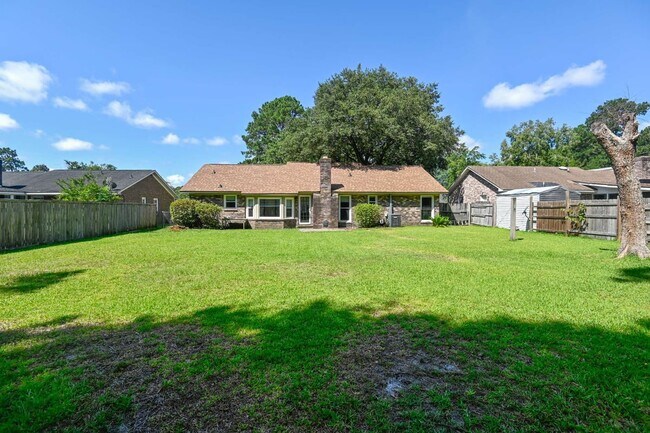 Building Photo - 617 Longleaf Rd