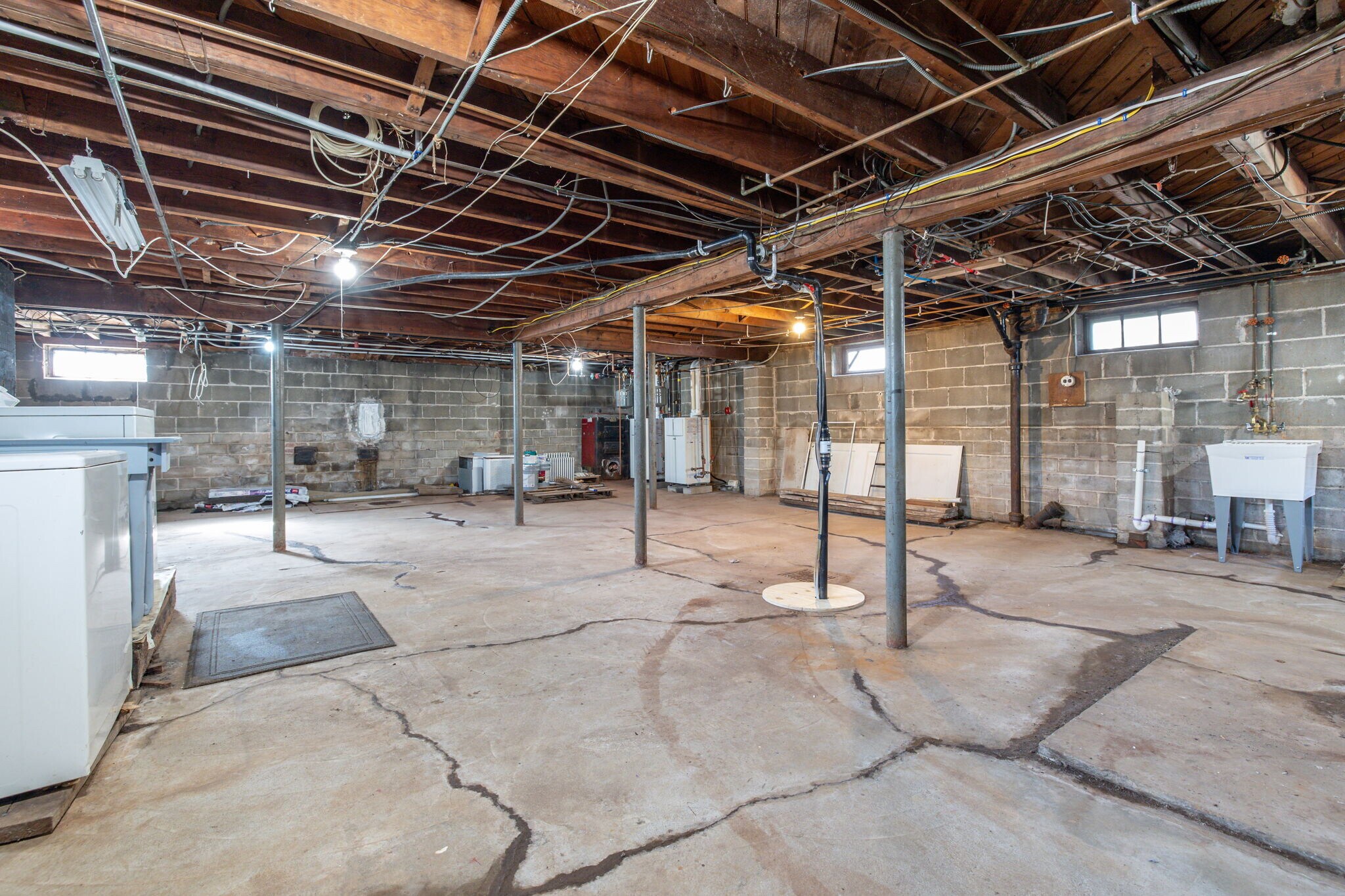 Building Photo - 971 Enfield St