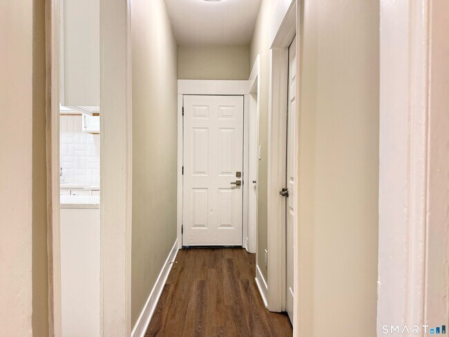 Building Photo - 876 Elm St