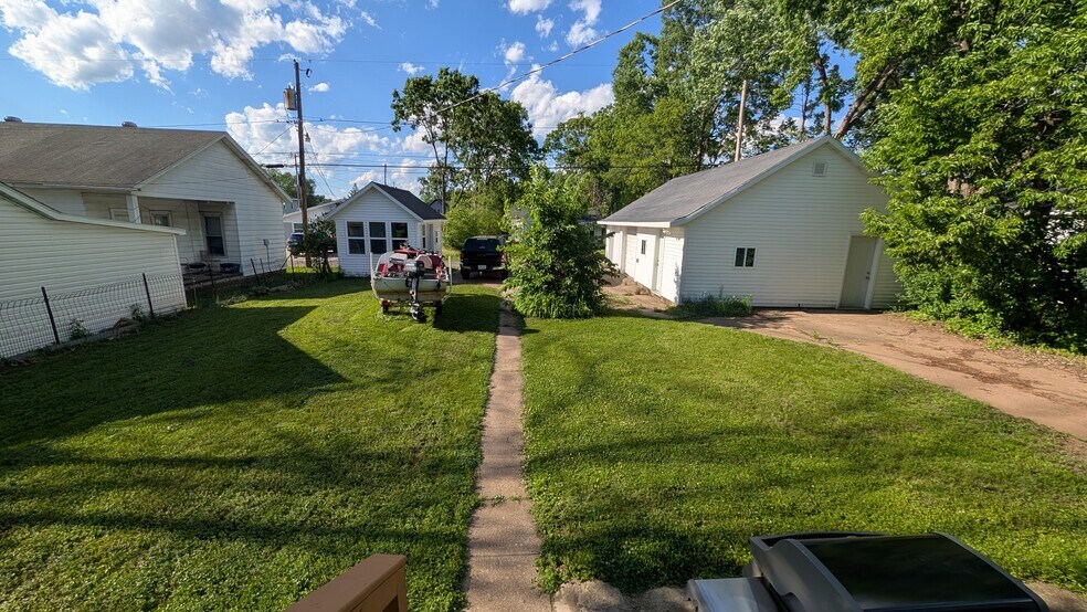 Building Photo - 634 Niagara St