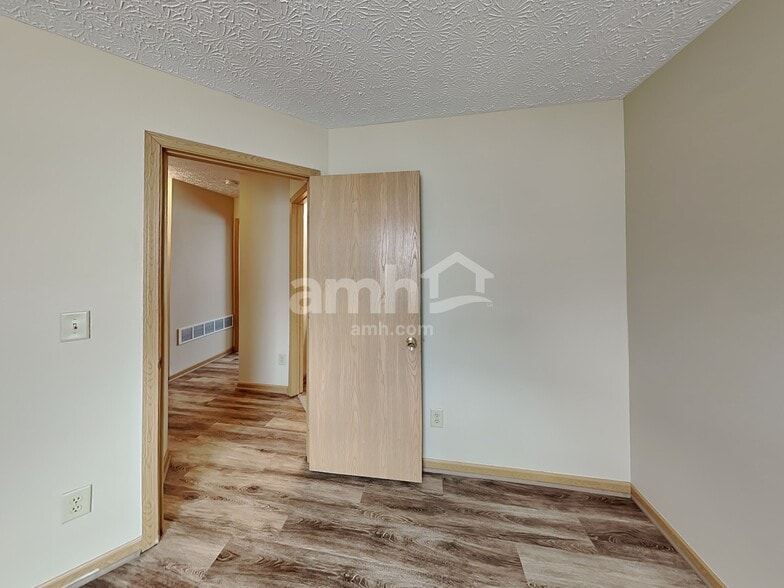 Building Photo - 5406 Englecrest Dr