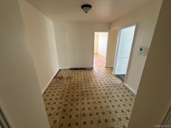 Building Photo - 105-38 63rd Dr