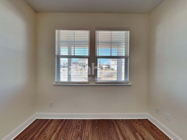 Building Photo - 2000 Bennett Dr