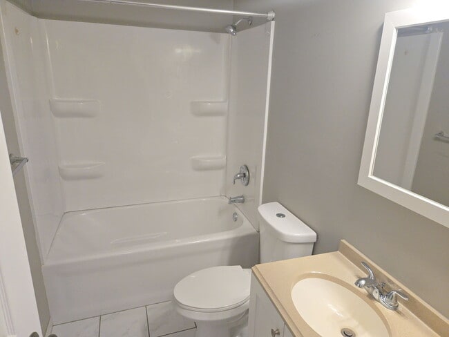 Building Photo - 308 Heustis St