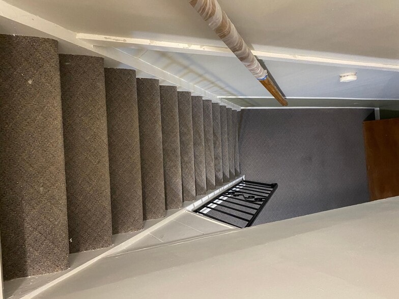 Building Photo - 601 Mountain Ave