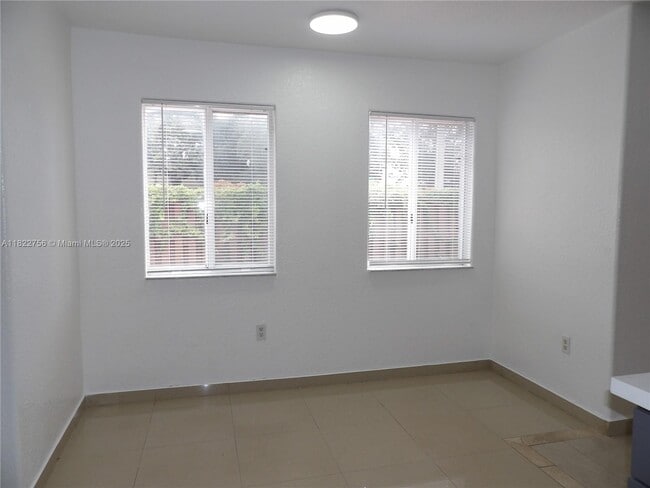 Building Photo - 5411 SW 158th Ct
