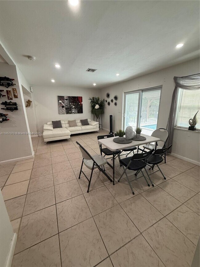 Primary Photo - 2231 N 66th Ave