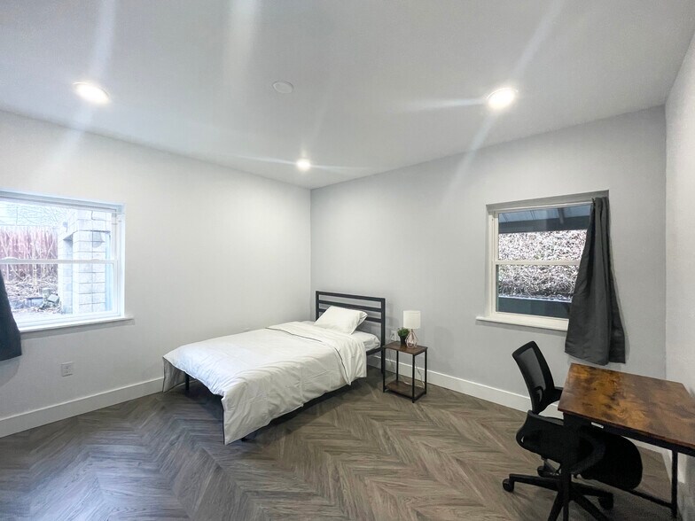 Building Photo - 4027 Beechwood Blvd