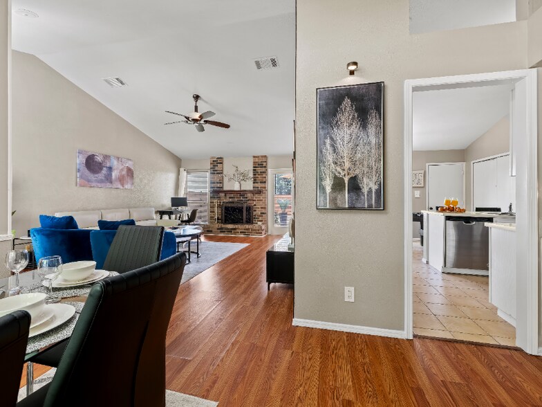 Building Photo - 1108 Collin Dr