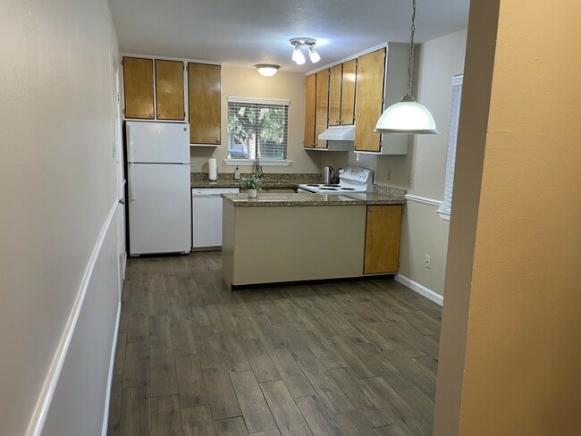 Building Photo - 1710 Trinity Pl