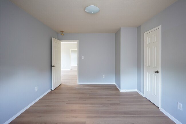 Building Photo - 2403 Blue Shadow Dr