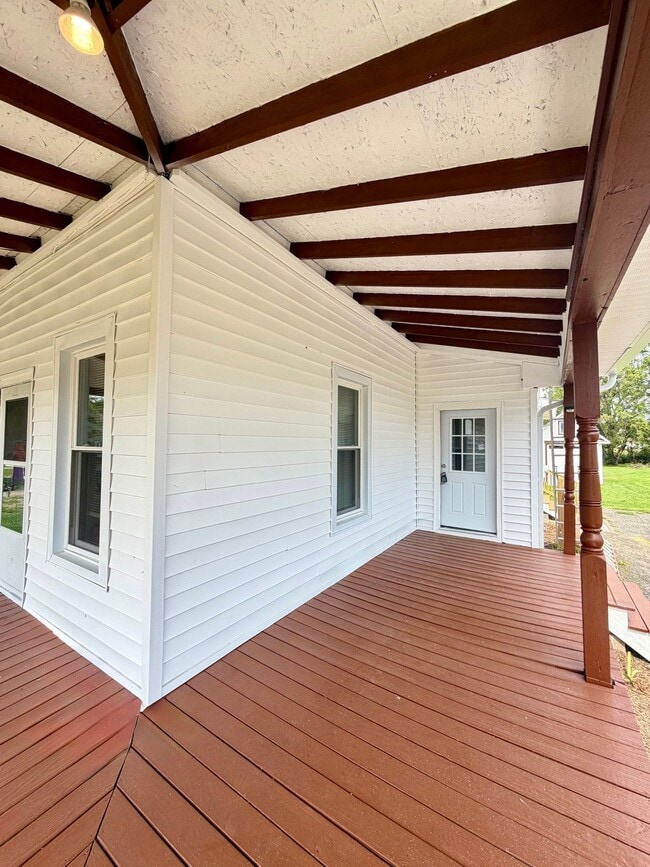 Building Photo - 37 N Kinzer Rd