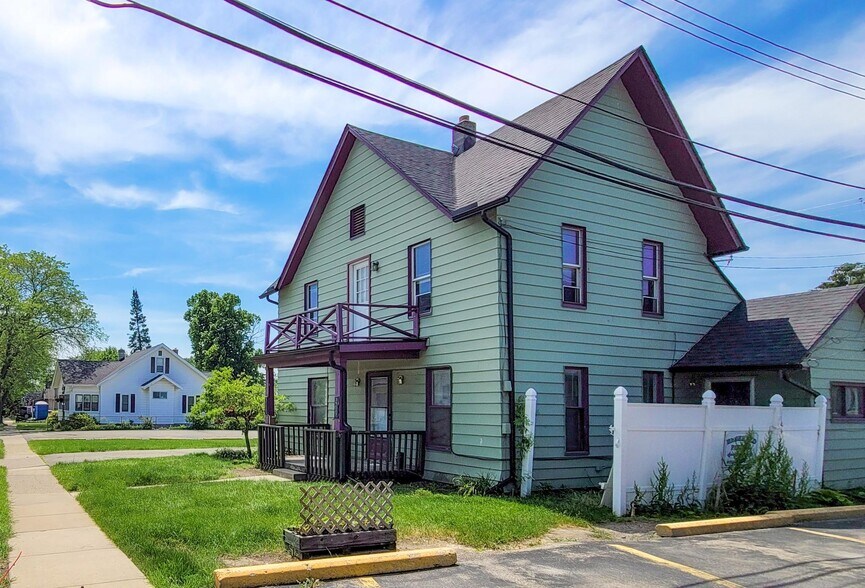 Building Photo - 267 Amelia St