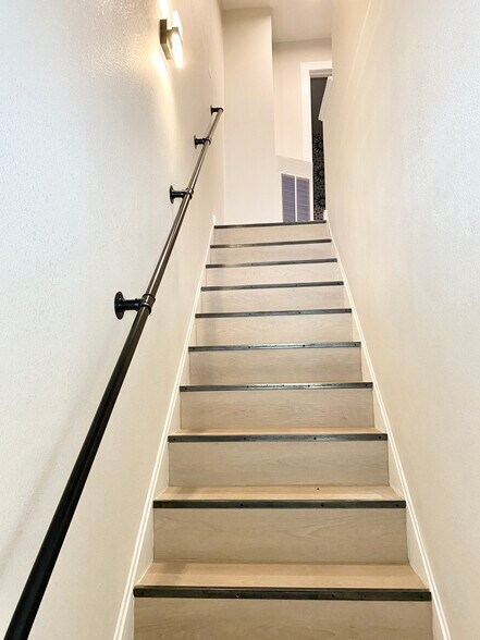 Building Photo - 201 S Mitchell St