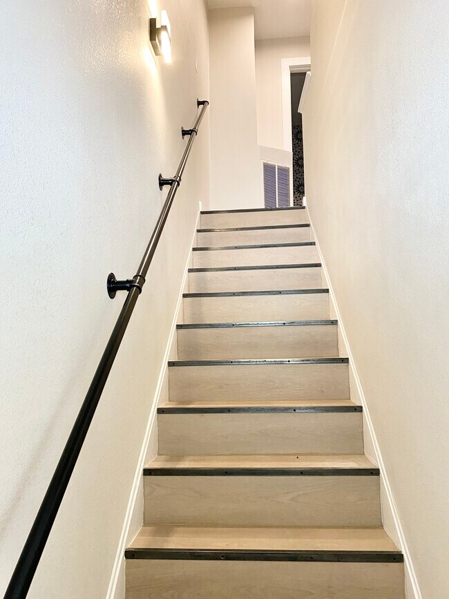 Building Photo - 201 S Mitchell St