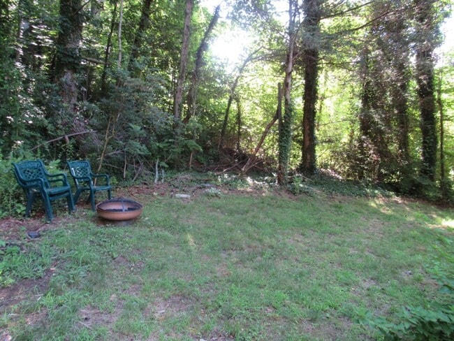 Building Photo - $1,800 - 2 Bedroom / 1.5 Bath Unfurnished ...