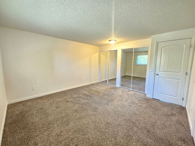 Building Photo - $2,700 – Spacious 4 Bed / 2 Bath Home in S...