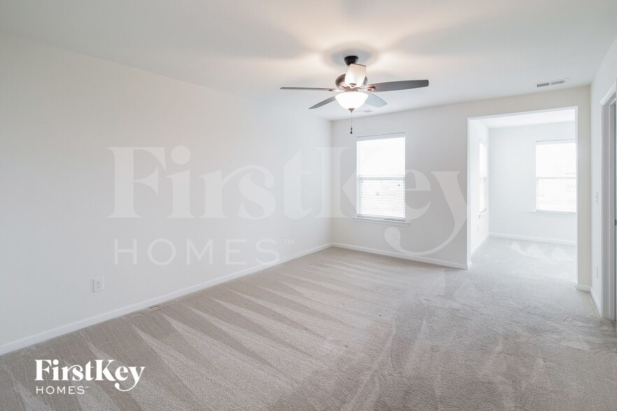 Building Photo - 152 Oyama Rd