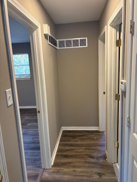 Building Photo - 14 Joan Dr