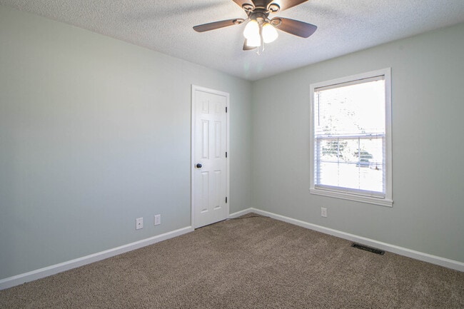 Building Photo - 207 Ruf Dr