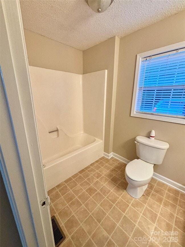Building Photo - 2801 Union Ridge Dr