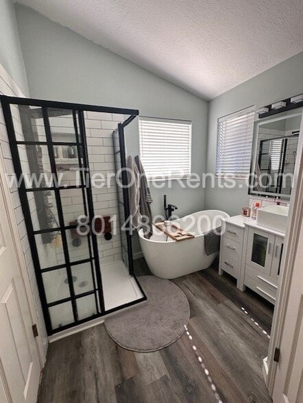 Building Photo - This property offers a NO DEPOSIT option available for qualified renters!