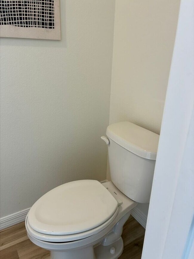 Building Photo - 3 Bedroom, 2.5 Bath Townhome