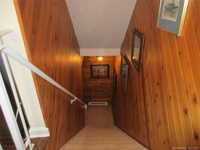 Building Photo - 14 Surrey Ln