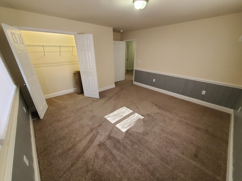 Building Photo - 13815 Village Mill Dr