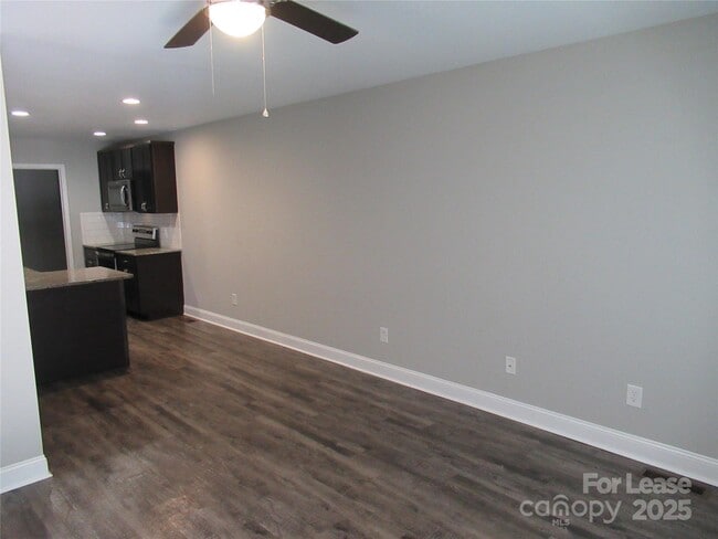 Building Photo - 604 Victory Grove Church Rd