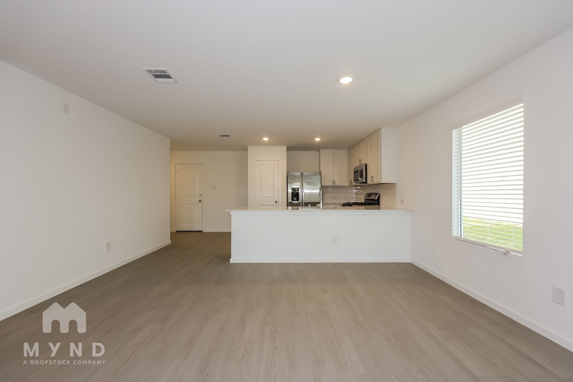 Building Photo - 2700 Ctr Crk Ln