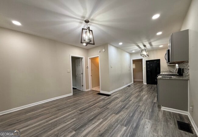 Building Photo - 1097 Fortress Ave SW