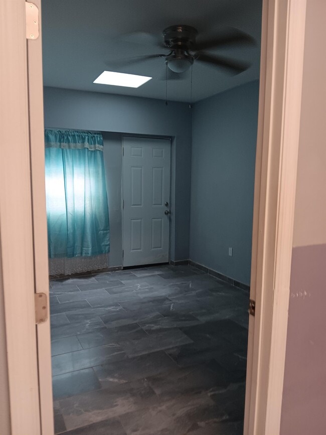 Building Photo - 2321 Irlo Dr