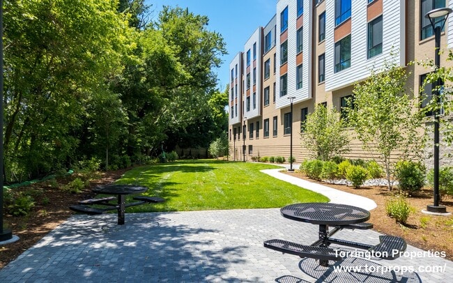 Building Photo - 289 Walk Hill St