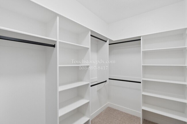 Building Photo - Stunning 3 BD, 2 BA Salem Home with Elegant Finishes!