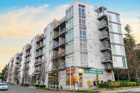 Building Photo - Domaine