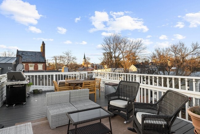 Building Photo - 400 S Lee St