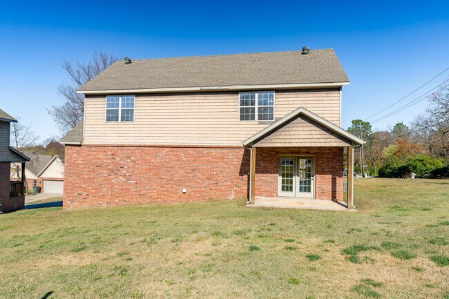 Building Photo - Four Bedroom Home Walking Distance to UofA! Lawn Care Included! AVAILABLE IN JULY!!!!!