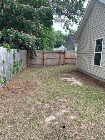 Building Photo - 1206 Wyngate Dr