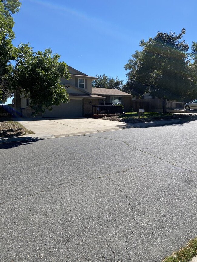 Building Photo - AVAILABLE IMMEDIATELY! Five bedroom house ...