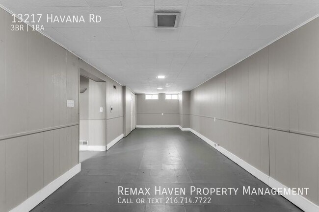 Building Photo - 13217 Havana Rd, Garfield Hts - Spacious 3...