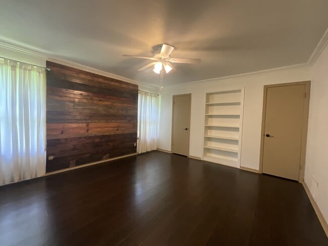Building Photo - 530 Hilliard Dr
